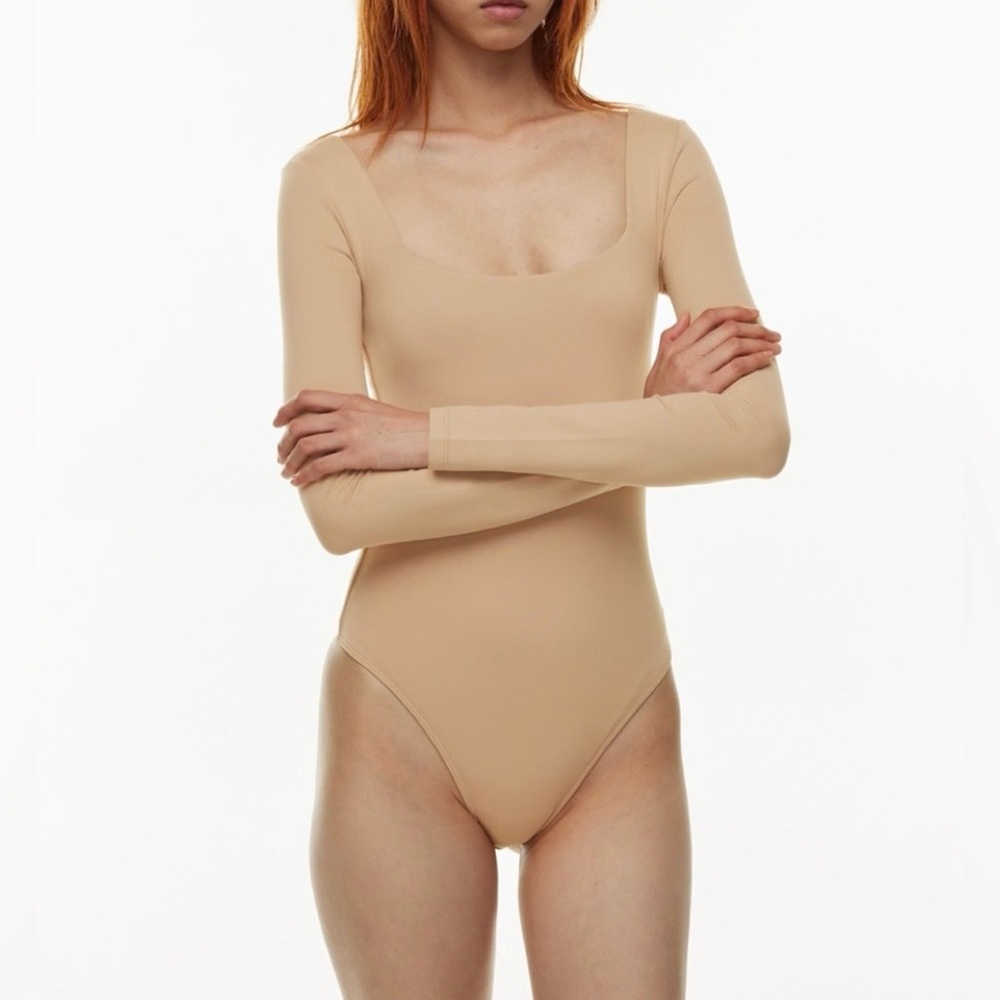 Aritzia Babaton Beige “Toasted Sesame” Contour Longsleeve Bodysuit